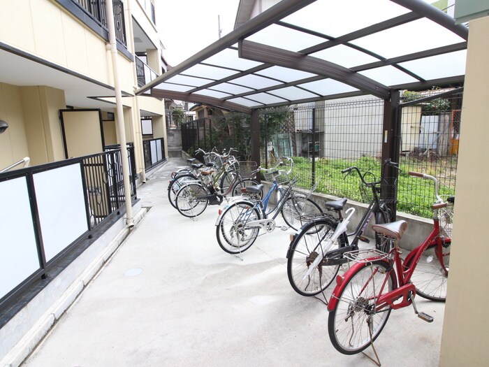 物件外観写真4　(駐輪場)