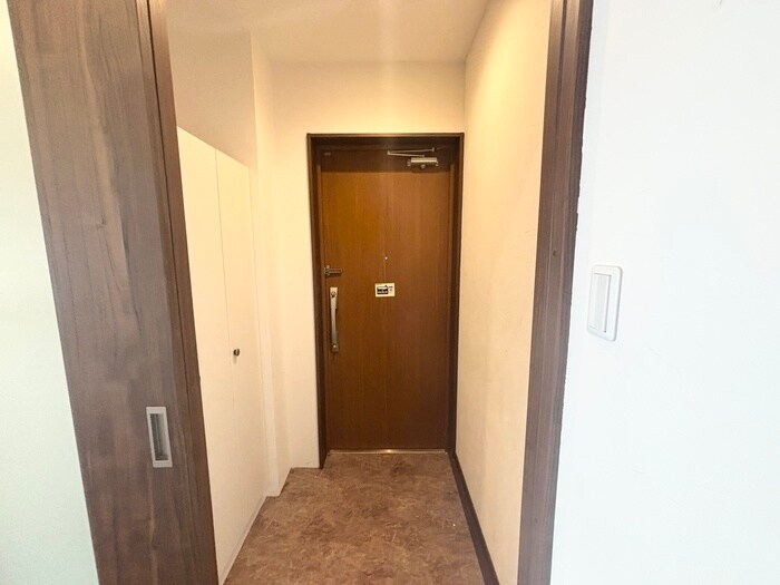 物件内観写真13　(玄関)