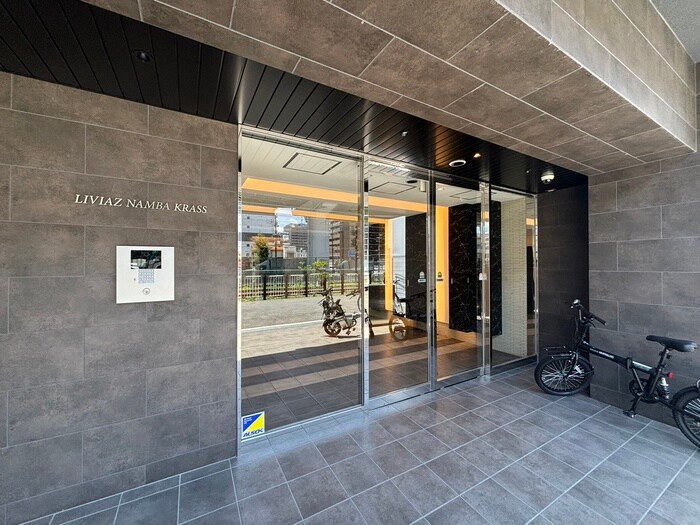 物件外観写真2　(エントランス部分)