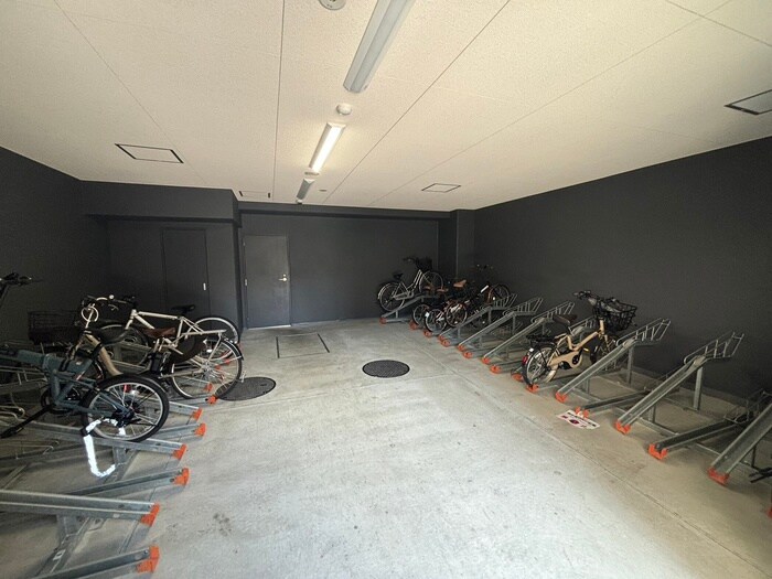 物件外観写真4　(駐輪場)