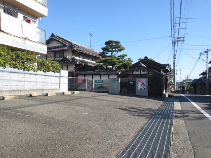 物件外観写真6　(駐車場)