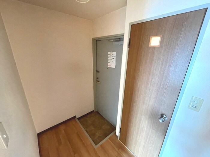 物件内観写真17　(玄関)