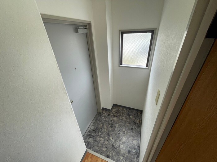 物件内観写真18　(玄関)