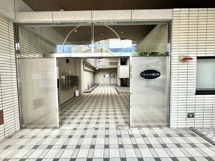 物件外観写真2　(エントランス部分)