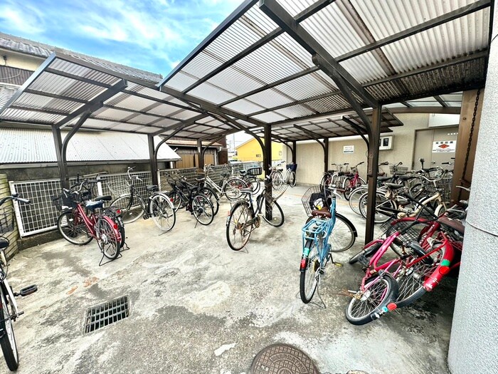 物件外観写真3　(駐輪場)