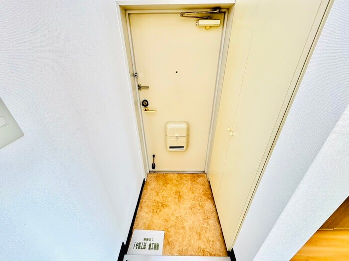 物件内観写真16　(玄関)