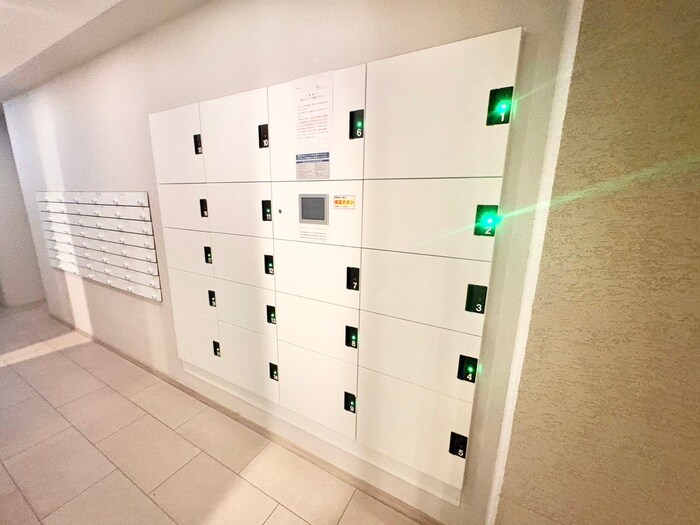 物件外観写真4　(エントランス部分)