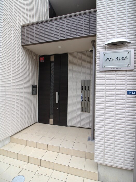 物件外観写真3　(エントランス部分)