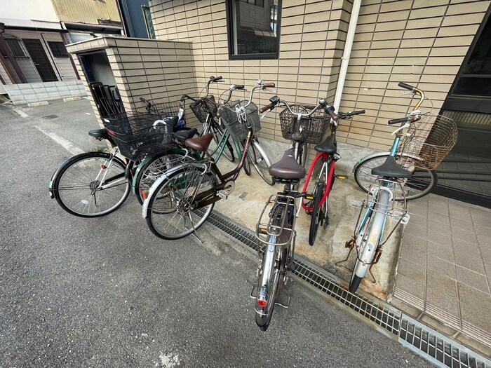 物件外観写真2　(駐輪場)