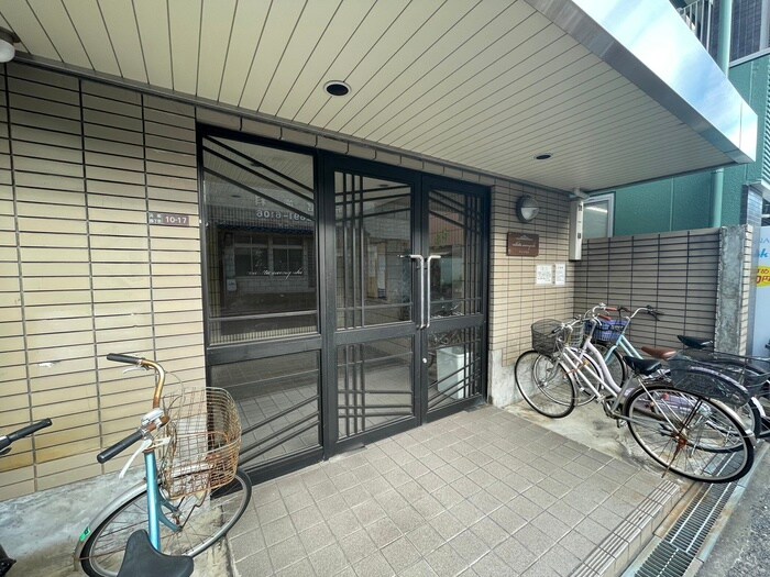 物件外観写真3　(エントランス部分)