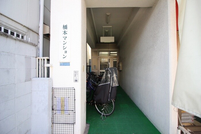 物件外観写真4　(エントランス部分)