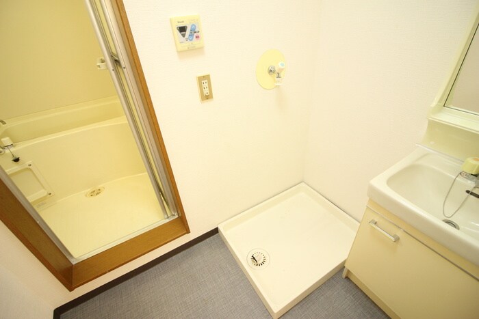 物件内観写真16　(洗濯機置場)