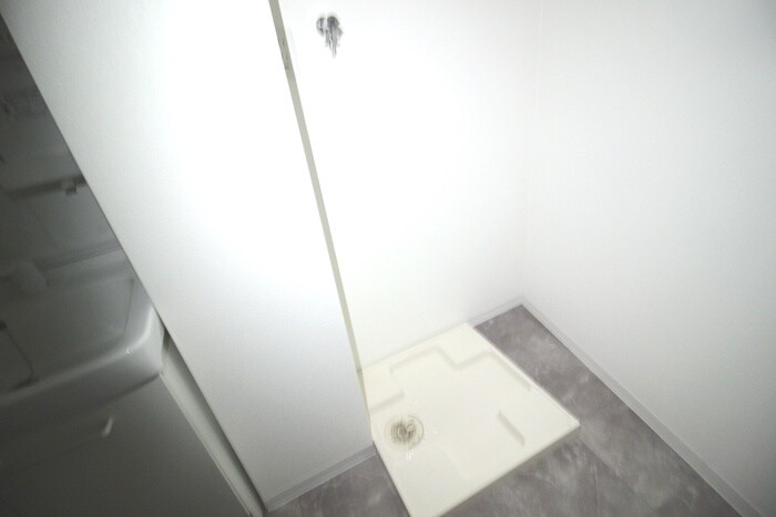 物件内観写真16　(洗濯機置場)