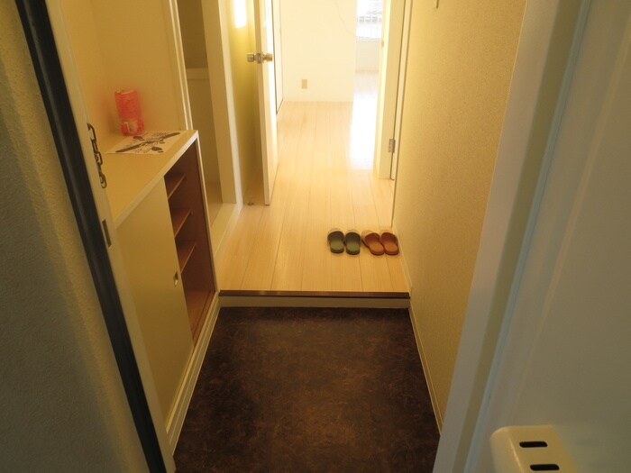 物件内観写真8　(玄関)