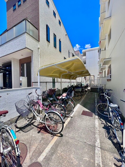 物件外観写真5　(駐輪場)