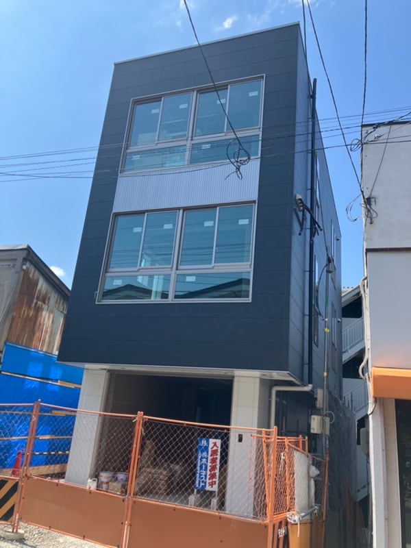 建築中