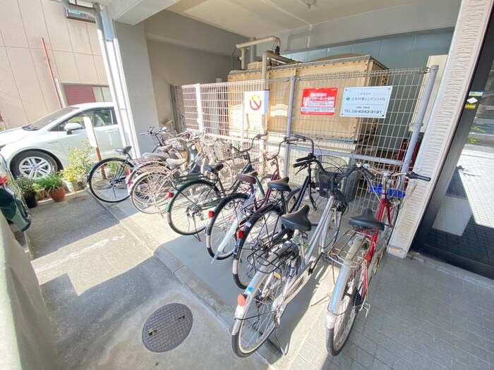 物件外観写真4　(駐輪場)
