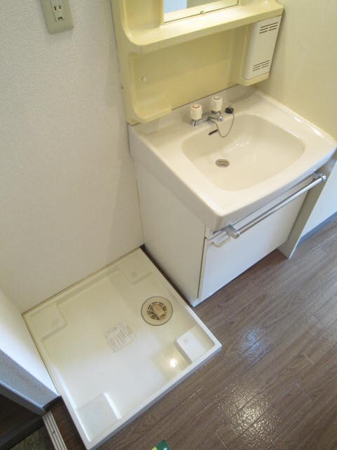 物件内観写真14　(洗濯機置場)