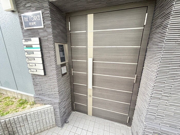 物件外観写真4　(エントランス部分)