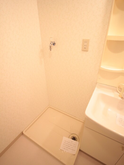 物件内観写真9　(洗濯機置場)