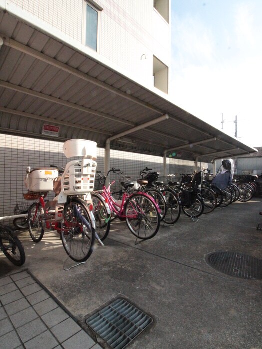 物件外観写真3　(駐輪場)