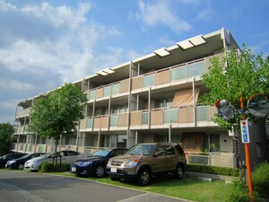 ﾛｰﾚﾙｽｸｴｱ豊中緑丘７番館（101）外観写真