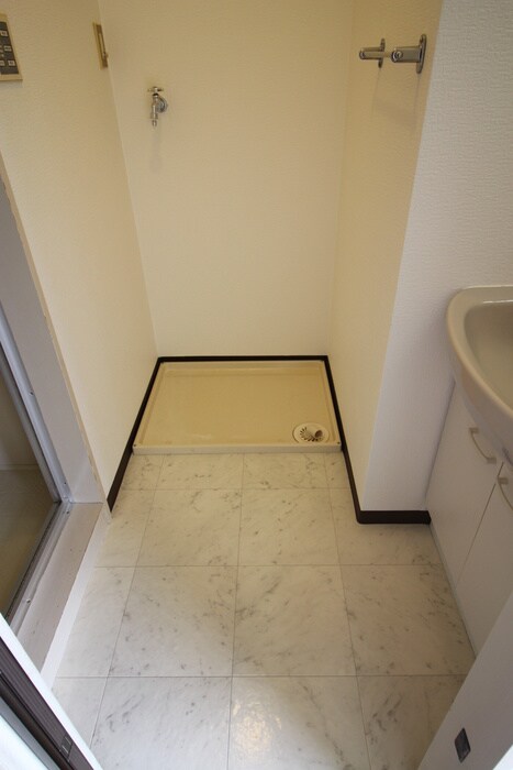 物件内観写真15　(洗濯機置場)