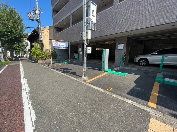 物件外観写真3　(駐車場)