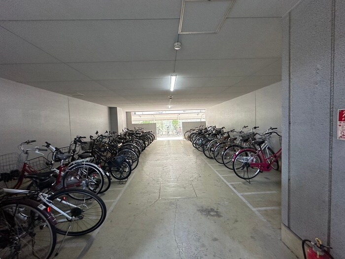 物件外観写真5　(駐輪場)