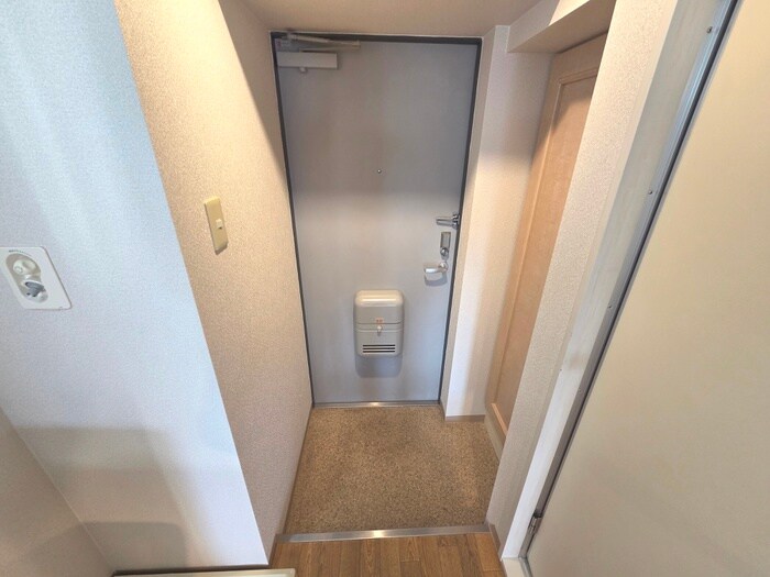 物件内観写真16　(玄関)