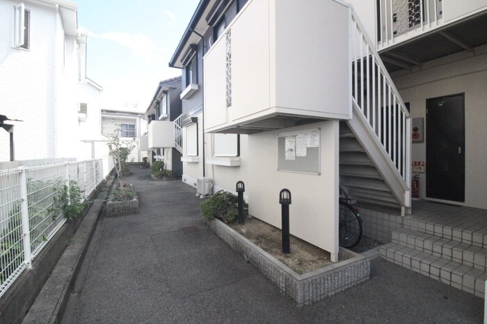 物件外観写真2　(エントランス部分)