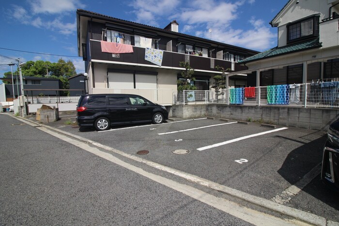 物件外観写真3　(駐車場)