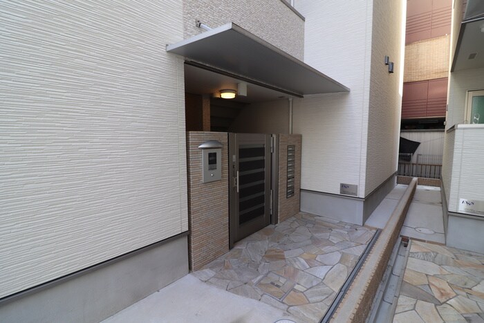物件外観写真4　(エントランス部分)