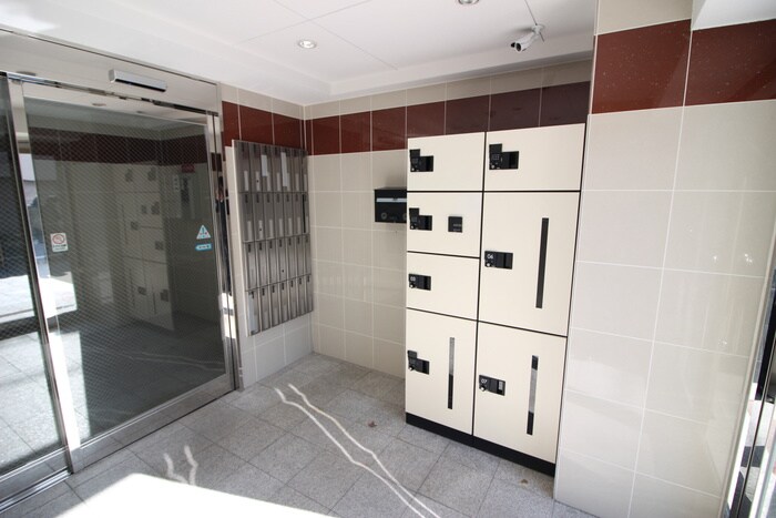 物件外観写真4　(エントランス部分)