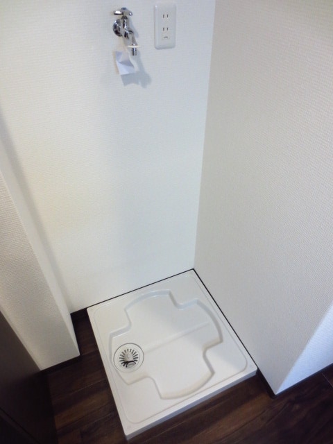 物件内観写真15　(洗濯機置場)