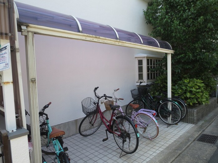 物件外観写真4　(駐輪場)