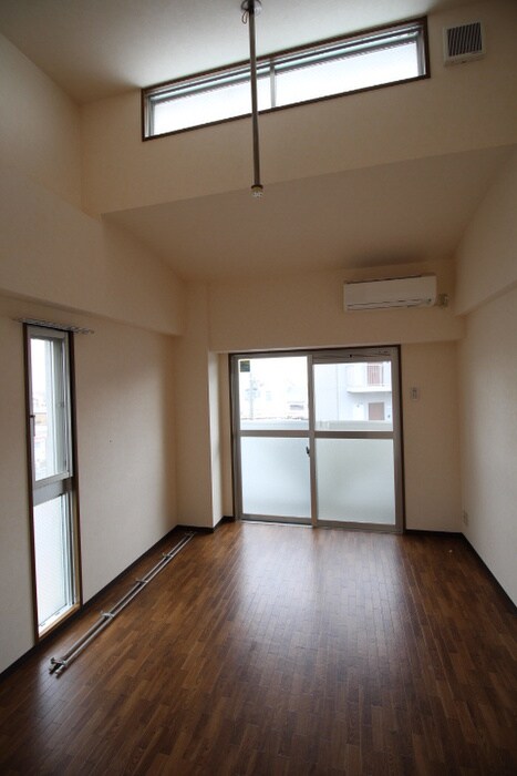 物件内観写真8　(室内からの展望)