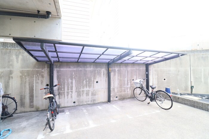 物件外観写真5　(駐輪場)