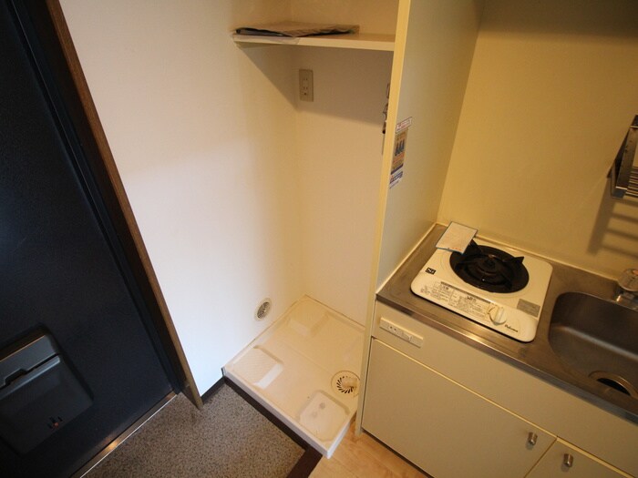 物件内観写真14　(洗濯機置場)
