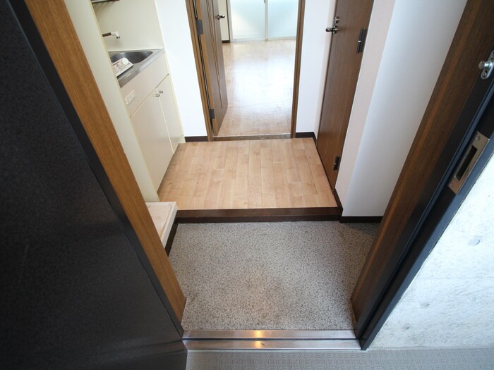 物件内観写真18　(玄関)