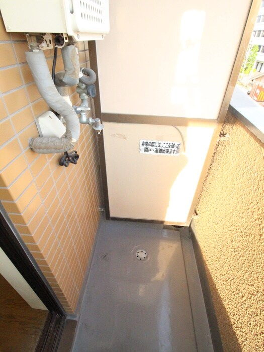 メゾンセザンヌの洗濯機置場