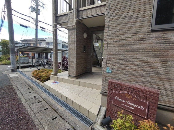 物件外観写真2　(エントランス部分)