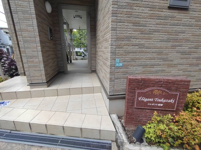 物件外観写真3　(エントランス部分)