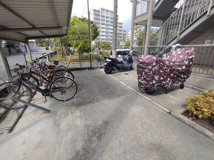 物件外観写真5　(駐輪場)