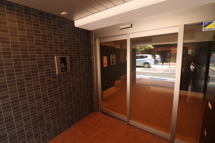 物件外観写真5　(エントランス部分)