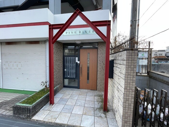 物件外観写真3　(エントランス部分)