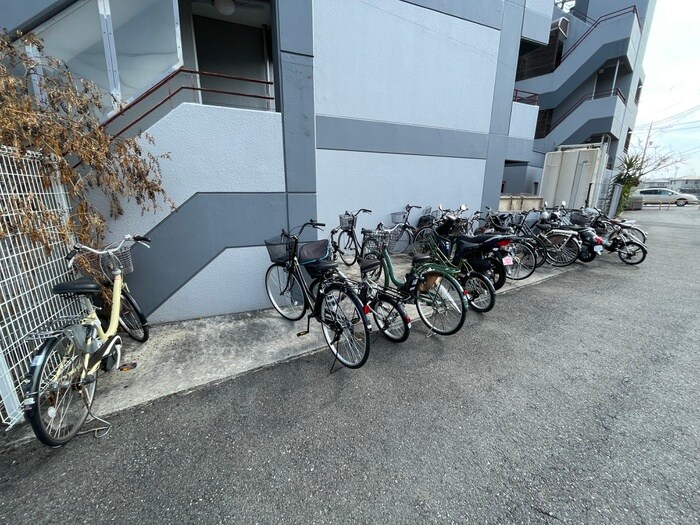 物件外観写真4　(駐輪場)
