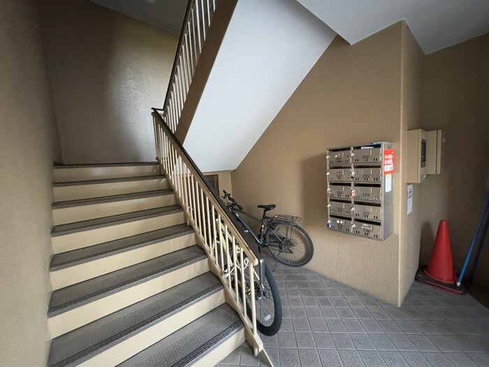 物件外観写真2　(エントランス部分)