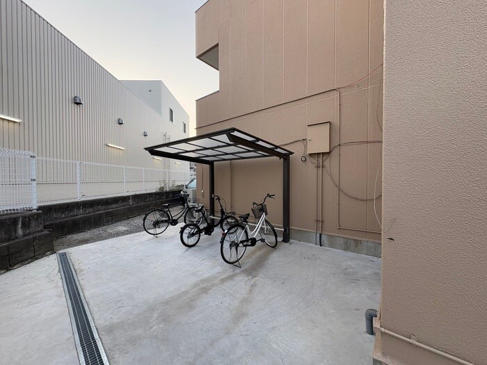 物件外観写真5　(駐輪場)