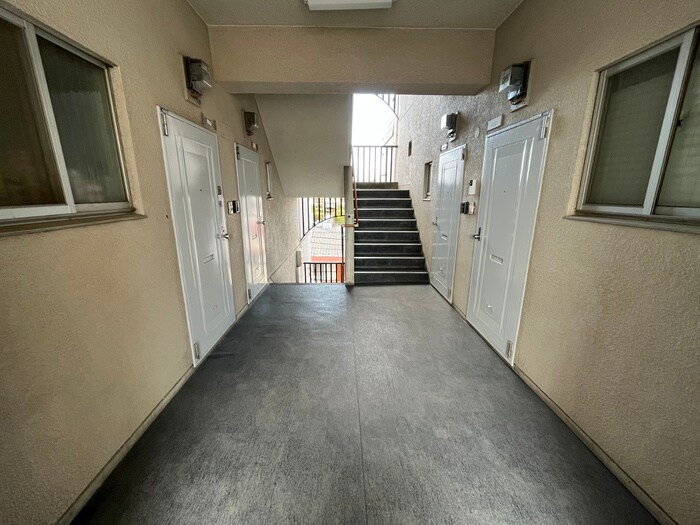 物件外観写真5　(エントランス部分)